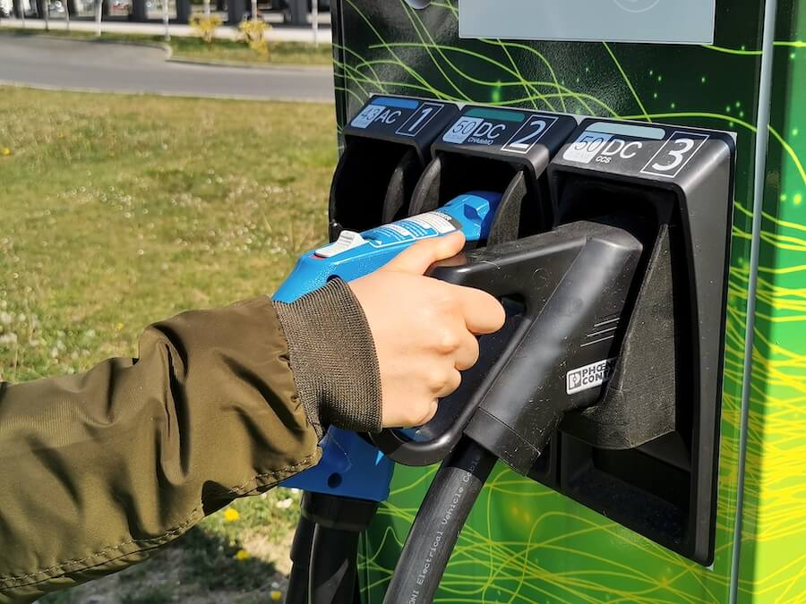 Ładowanie samochodu elektrycznego prąd zmienny