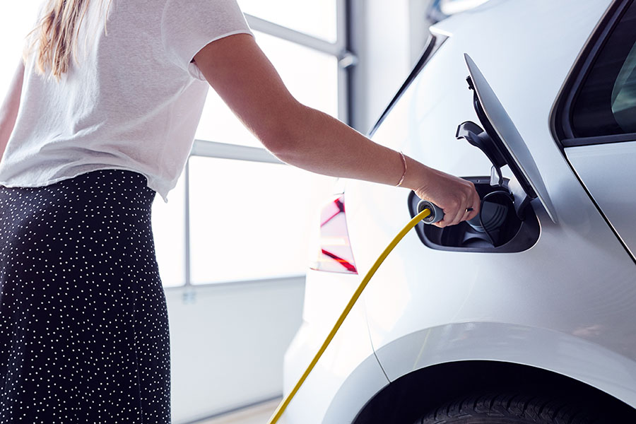 Ile kosztuje ładowanie samochodu elektrycznego w garażu